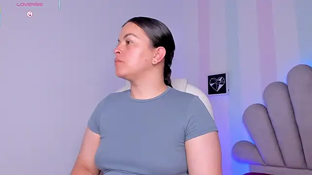 Snapshot of Ariah_Walker_ chatting on October 28, 4:05 am Ariah Walker online show from October 28, 4:05 am