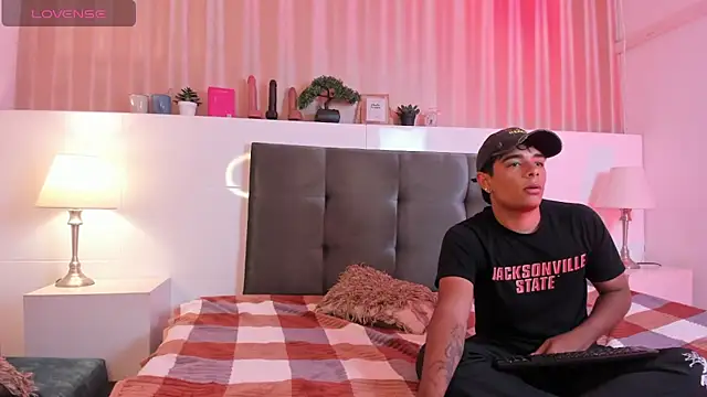 CuteButHarder online show from April 7, 5:30 am