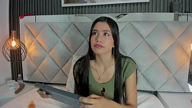 Snapshot of Baby-Rouse_ chatting on November 18, 4:22 pm Baby-Rouse online show from November 18, 4:22 pm