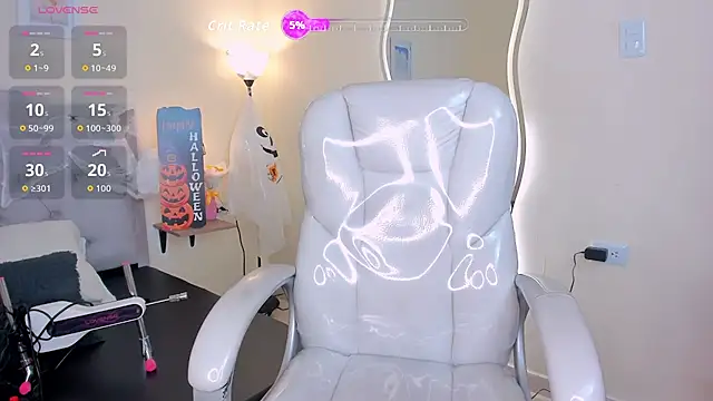 HannaColleman online show from October 31, 8:54 pm