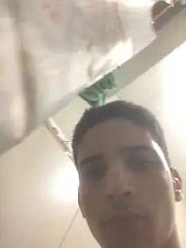 Snapshot of Lobito_00 chatting on December 3, 1:02 am Lobito 00 online show from December 3, 1:02 am