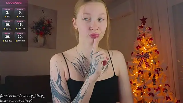 Snapshot of sweettykitty chatting on December 15, 2:32 pm sweettykitty online show from December 15, 2:32 pm