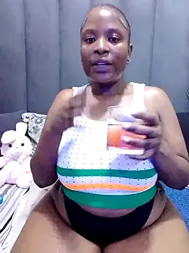 Snapshot of MrsMxx25 chatting on October 26, 7:42 pm MrsMxx25 online show from October 26, 7:42 pm