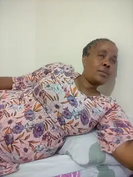 Snapshot of Ebonyboobsmilk chatting on October 6, 5:32 pm Ebonyboobsmilk online show from October 6, 5:32 pm