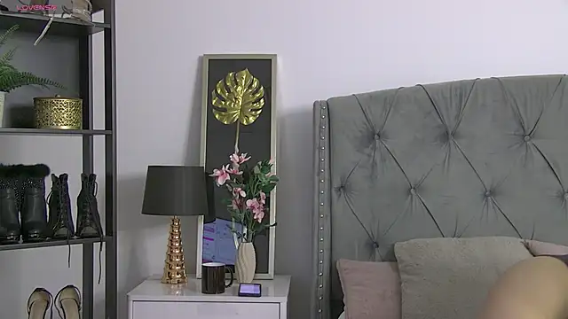 LolaButtie online show from January 18, 7:23 am