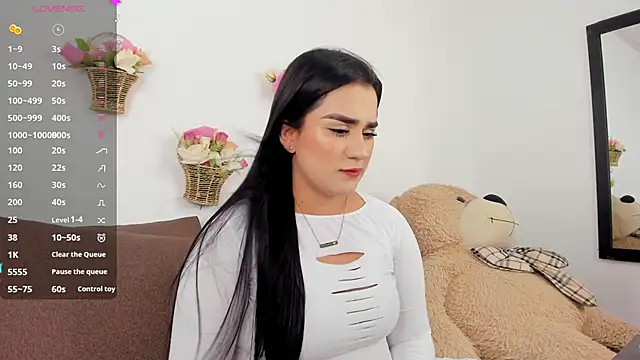 Snapshot of Dina_haddad chatting on November 6, 5:41 am Dina haddad online show from November 6, 5:41 am