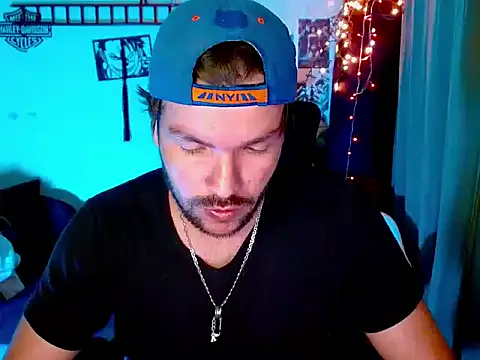 Snapshot of cortelioni_massimo_ chatting on November 13, 3:05 am cortelioni massimo online show from November 13, 3:05 am