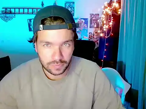 Snapshot of cortelioni_massimo_ chatting on December 13, 11:32 pm cortelioni massimo online show from December 13, 11:32 pm