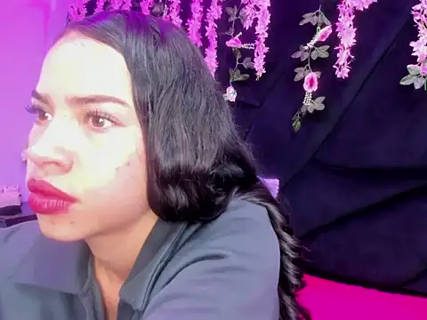 Nanis James online show from February 24, 2:53 am