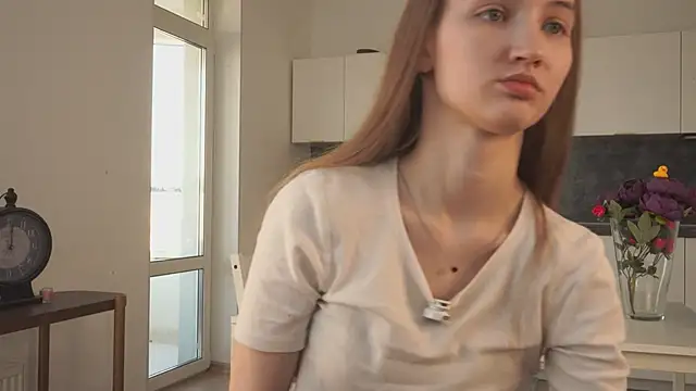 Snapshot of HenriettaCoppinger chatting on October 18, 10:05 am HenriettaCoppinger online show from October 18, 10:05 am