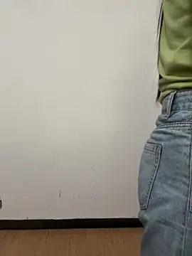 Snapshot of crhong666 chatting on September 22, 12:23 am crhong666 online show from September 22, 12:23 am