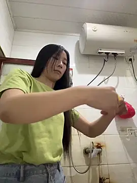 Snapshot of crhong666 chatting on October 1, 11:55 pm crhong666 online show from October 1, 11:55 pm