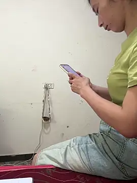 Snapshot of crhong666 chatting on October 7, 12:19 am crhong666 online show from October 7, 12:19 am