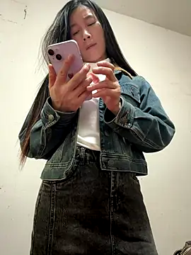 Snapshot of crhong666 chatting on October 29, 12:13 am crhong666 online show from October 29, 12:13 am