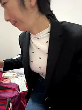 Snapshot of crhong666 chatting on November 5, 12:10 am crhong666 online show from November 5, 12:10 am