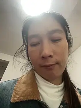 Snapshot of crhong666 chatting on November 14, 12:20 am crhong666 online show from November 14, 12:20 am