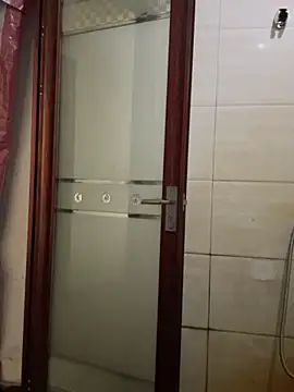 Snapshot of crhong666 chatting on December 17, 12:38 am crhong666 online show from December 17, 12:38 am