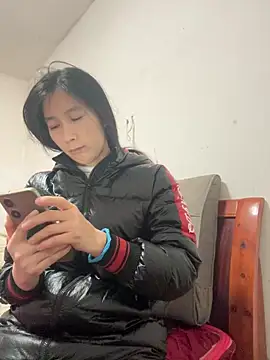 Snapshot of crhong666 chatting on December 21, 12:18 am crhong666 online show from December 21, 12:18 am