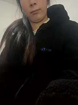 Snapshot of crhong666 chatting on January 8, 12:24 am crhong666 online show from January 8, 12:24 am