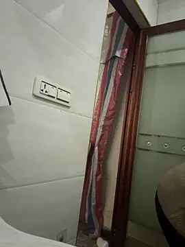 Snapshot of crhong666 chatting on January 16, 12:47 am crhong666 online show from January 16, 12:47 am