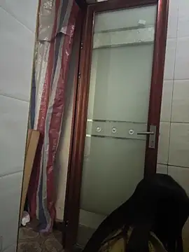 Snapshot of crhong666 chatting on February 6, 12:37 am crhong666 online show from February 6, 12:37 am