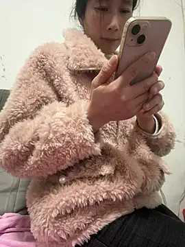 Snapshot of crhong666 chatting on March 1, 1:07 am crhong666 online show from March 1, 1:07 am