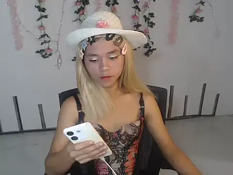 Snapshot of _lexa_ chatting on October 7, 11:24 pm lexa online show from October 7, 11:24 pm