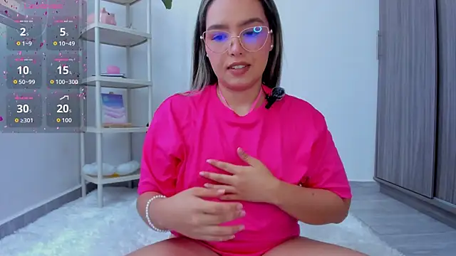 Alana Banana  online show from September 25, 4:11 pm