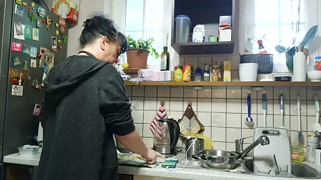 Snapshot of honey47 chatting on October 11, 2:26 pm honey47 online show from October 11, 2:26 pm