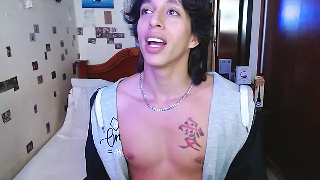 DannyPhantom555 online show from March 29, 6:19 pm