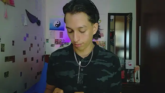 DannyPhantom555 online show from April 7, 9:04 pm