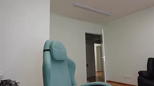 Snapshot of Laura_Chaplin chatting on October 27, 5:50 pm Laura Chaplin online show from October 27, 5:50 pm