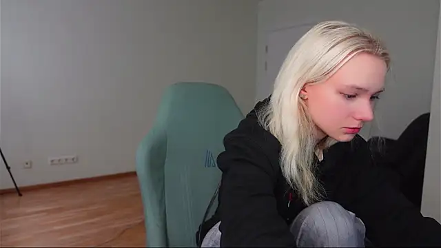 Laura Chaplin online show from April 17, 5:54 am