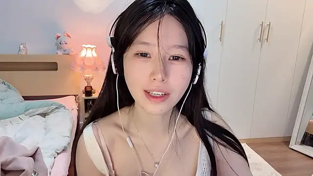 Snapshot of xixi_gougou chatting on November 6, 2:12 am xixi gougou online show from November 6, 2:12 am