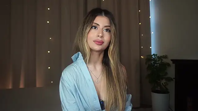 Snapshot of GeorginaHarn chatting on November 15, 8:33 am GeorginaHarn online show from November 15, 8:33 am