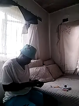 Snapshot of khwezi6969 chatting on December 18, 10:43 am khwezi6969 online show from December 18, 10:43 am