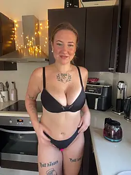 Snapshot of ManjaWinkler chatting on December 1, 8:19 am ManjaWinkler online show from December 1, 8:19 am