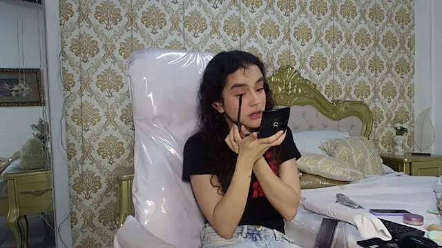 JessB  online show from November 11, 6:19 pm