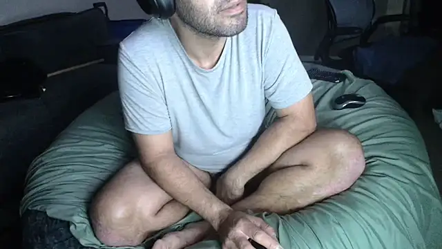 Snapshot of LeeCox chatting on December 3, 10:28 am LeeCox online show from December 3, 10:28 am