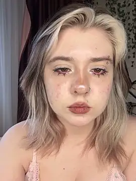 Snapshot of IrisSoCute chatting on October 7, 10:01 am IrisSoCute online show from October 7, 10:01 am