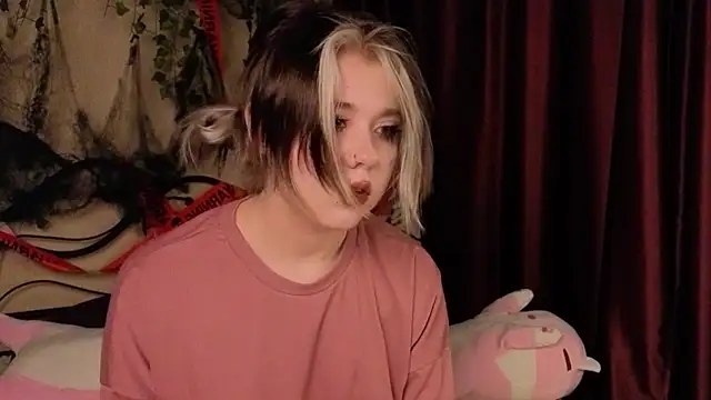 Snapshot of IrisSoCute chatting on November 4, 11:20 am IrisSoCute online show from November 4, 11:20 am