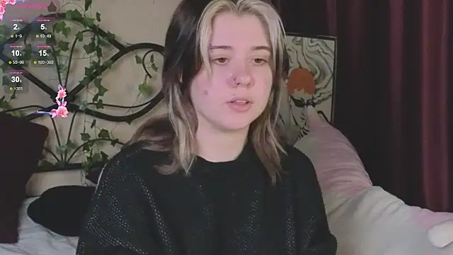 Snapshot of IrisSoCute chatting on December 4, 9:29 am IrisSoCute online show from December 4, 9:29 am