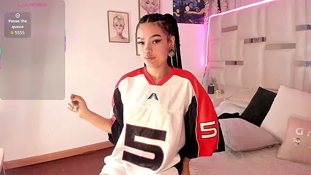 Snapshot of Cleo-smith chatting on October 8, 1:47 am Cleo-smith online show from October 8, 1:47 am