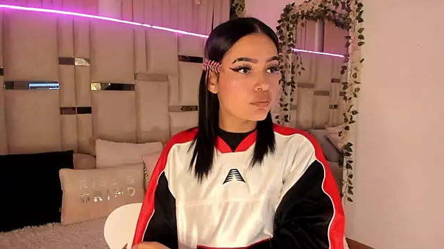 Snapshot of Cleo-smith chatting on October 15, 2:01 am Cleo-smith online show from October 15, 2:01 am