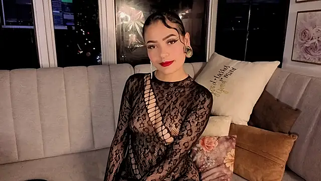 Snapshot of Cleo-smith chatting on December 2, 3:45 am Cleo-smith online show from December 2, 3:45 am