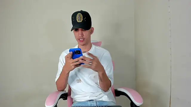 Snapshot of Richard27_ chatting on September 30, 5:12 am Richard27 online show from September 30, 5:12 am