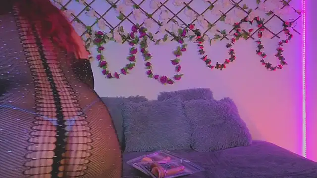 Snapshot of Lolarosesxs chatting on November 25, 8:42 pm Lolarosesxs online show from November 25, 8:42 pm