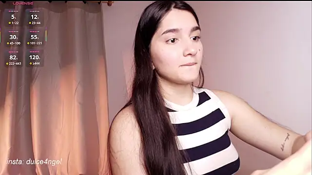 Snapshot of dulceangel__ chatting on December 2, 3:56 am dulceangel online show from December 2, 3:56 am