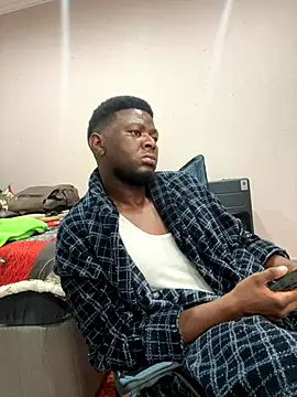 Snapshot of Dynamite_cums_in_size_2 chatting on November 25, 7:19 am Dynamite cums in size 2 online show from November 25, 7:19 am