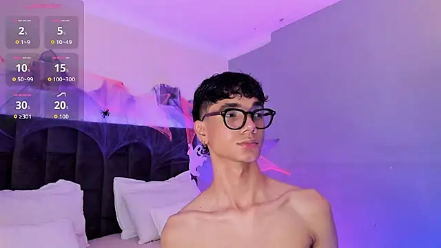 Snapshot of Phillicious__ chatting on October 22, 9:36 pm Phillicious online show from October 22, 9:36 pm